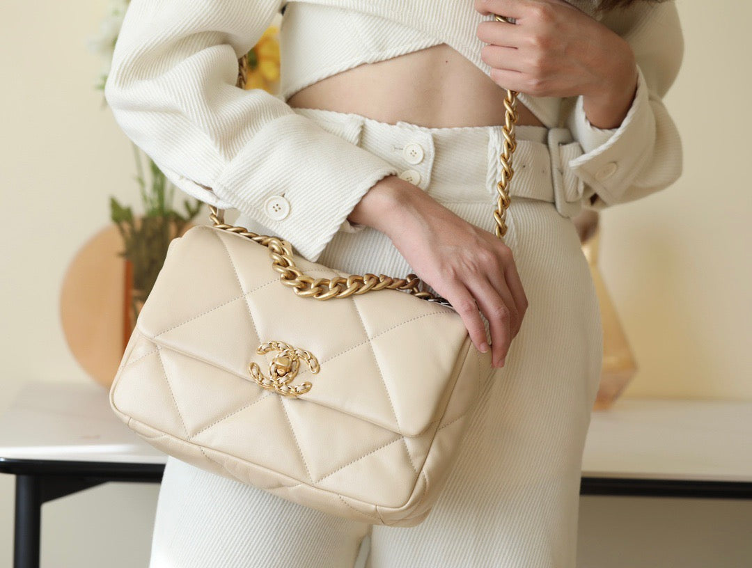 Chanel Wallets? Chanel 19 Bag Compact Luxury Card Wallet