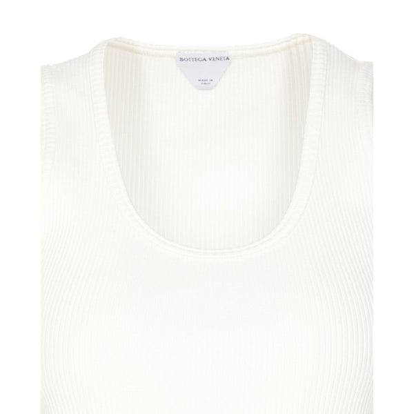 Close-up of Bottega Veneta tee shirts hardware and fine stitching