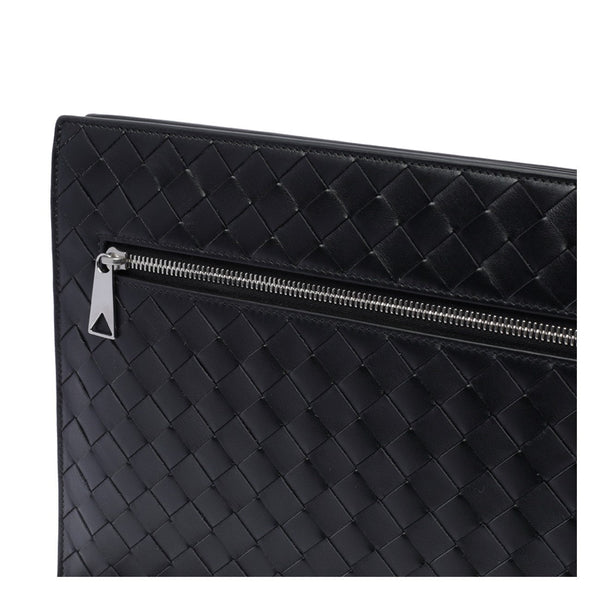 Close-up of Bottega Veneta totes hardware and fine stitching