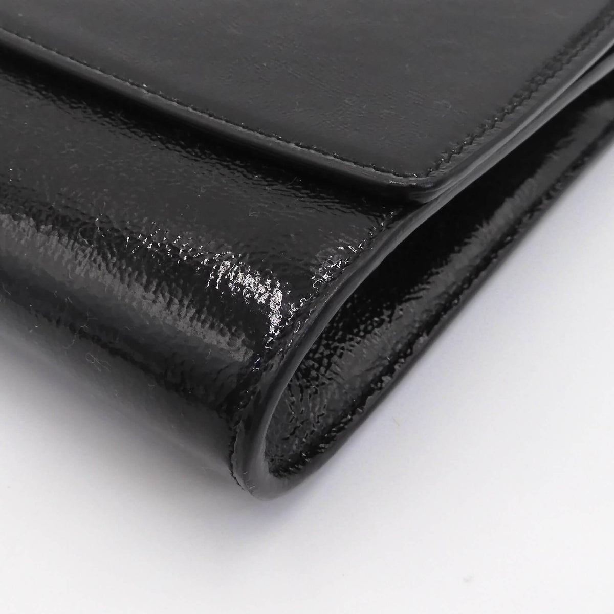 Close-up of Belle bags hardware and fine stitching