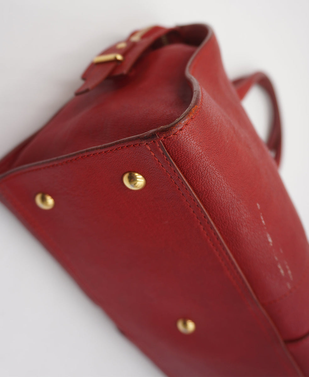 Close-up of Chyc bags hardware and fine stitching