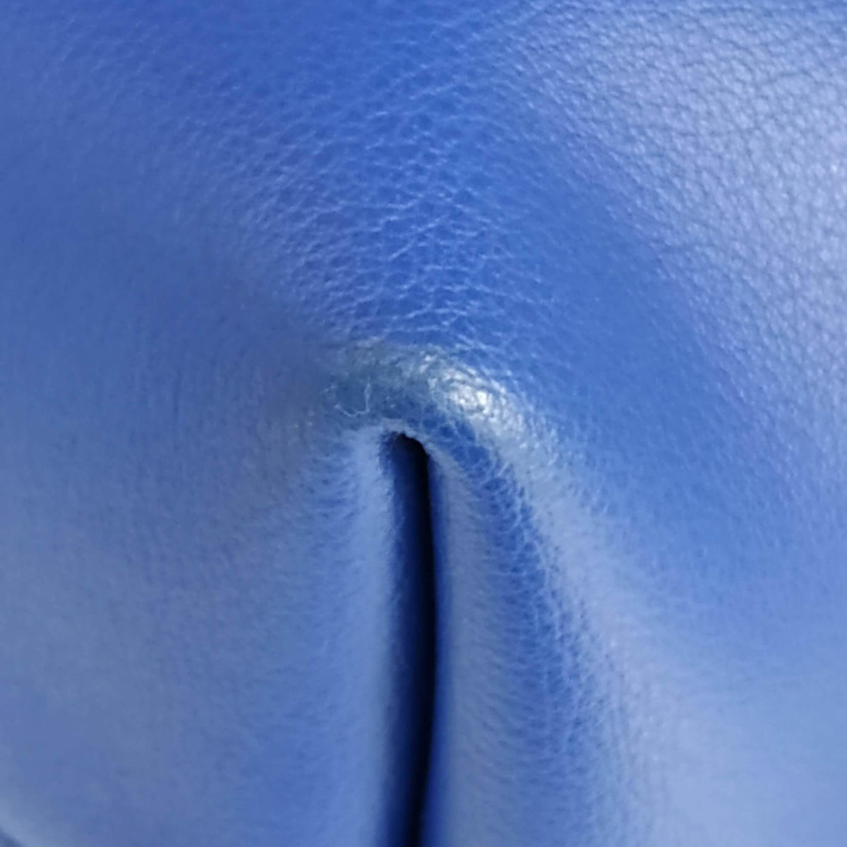 Close-up of E/W bags hardware and fine stitching