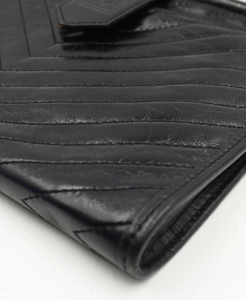 Close-up of Leather bags hardware and fine stitching