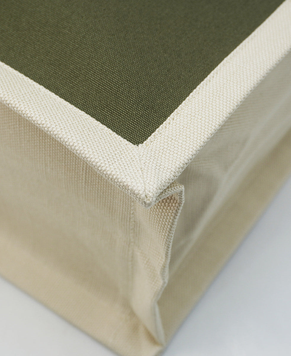 Close-up of 2022 bags hardware and fine stitching
