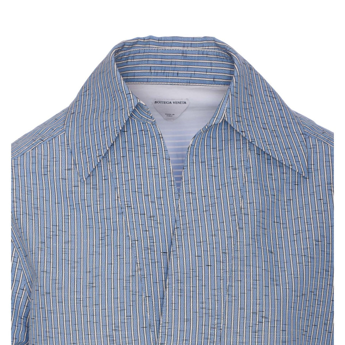 Close-up of Bottega Veneta tee shirts hardware and fine stitching
