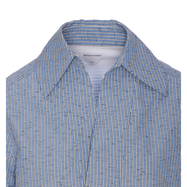 Close-up of Bottega Veneta tee shirts hardware and fine stitching