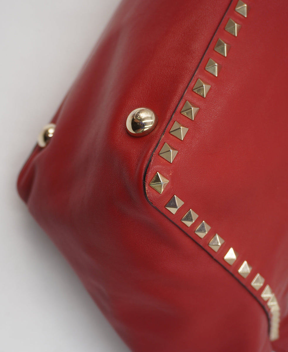 Medium premium bags detail and craftsmanship close-up